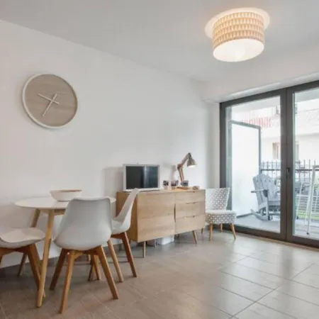 Le Bay Side Plein Coeur De Juan Les Pins En Bord De Mer, Pour Familles Ou Petits Groupes