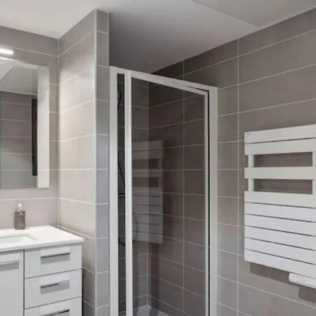 Apartment Le Bay Side Plein Coeur De Juan Les Pins En Bord De Mer, Pour Familles Ou Petits Groupes Antibes