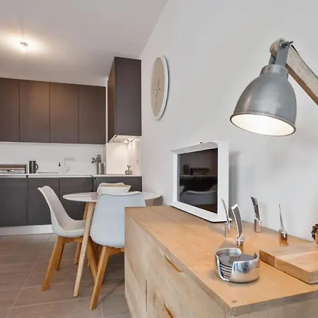 Apartament Le Bay Side Plein Coeur De Juan Les Pins En Bord De Mer, Pour Familles Ou Petits Groupes *