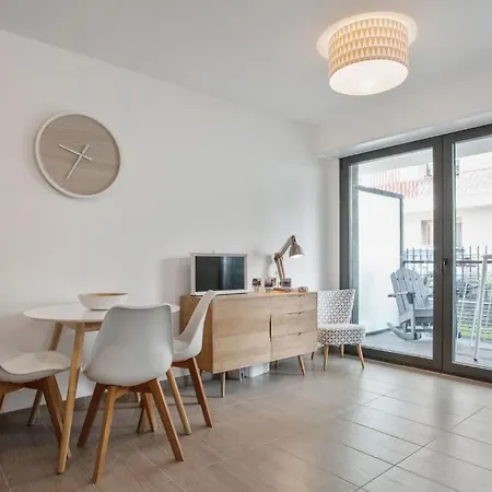 Apartment Le Bay Side Plein Coeur De Juan Les Pins En Bord De Mer, Pour Familles Ou Petits Groupes Antibes