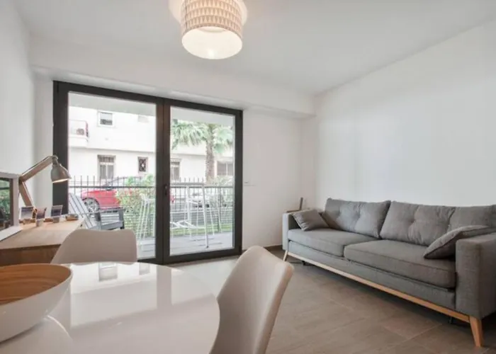 Le Bay Side Plein Cœur De Juan Les Pins En Bord De Mer, Pour Familles Ou Petits Groupes Appartement Antibes