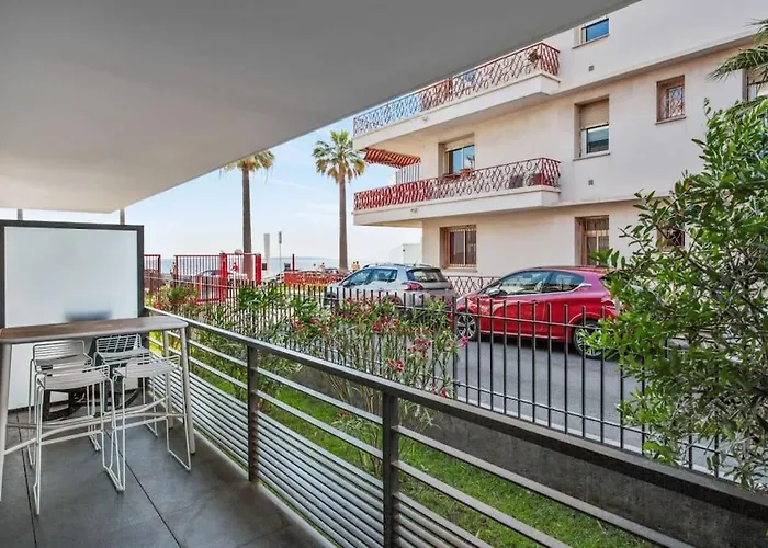 Le Bay Side Plein Cœur De Juan Les Pins En Bord De Mer, Pour Familles Ou Petits Groupes