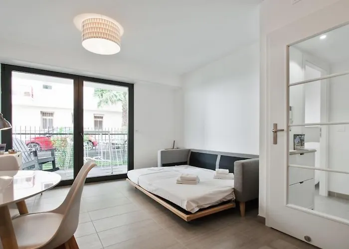 Le Bay Side Plein Cœur De Juan Les Pins En Bord De Mer, Pour Familles Ou Petits Groupes Appartement Antibes